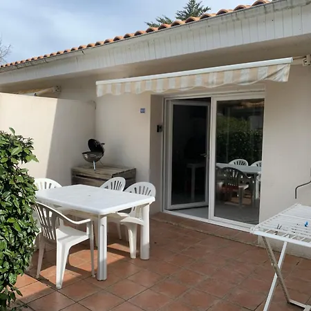 Maisonnette Mimosa H3 Avec Piscine Interieure Chauffee A 400 M De La Et Menage De Fin De Sejour Compris *