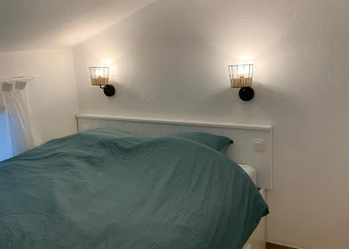 Maisonnette Mimosa H3 Avec Piscine Intérieure Chauffée Accès à Pied Сasa de vacaciones *